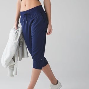 Lululemon Studio Crop II
Hero Blue Size 8